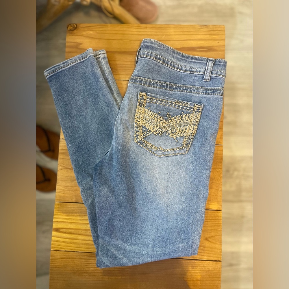 👉🏼 Classic Blue Skinny Jeans with Embroidered Pockets